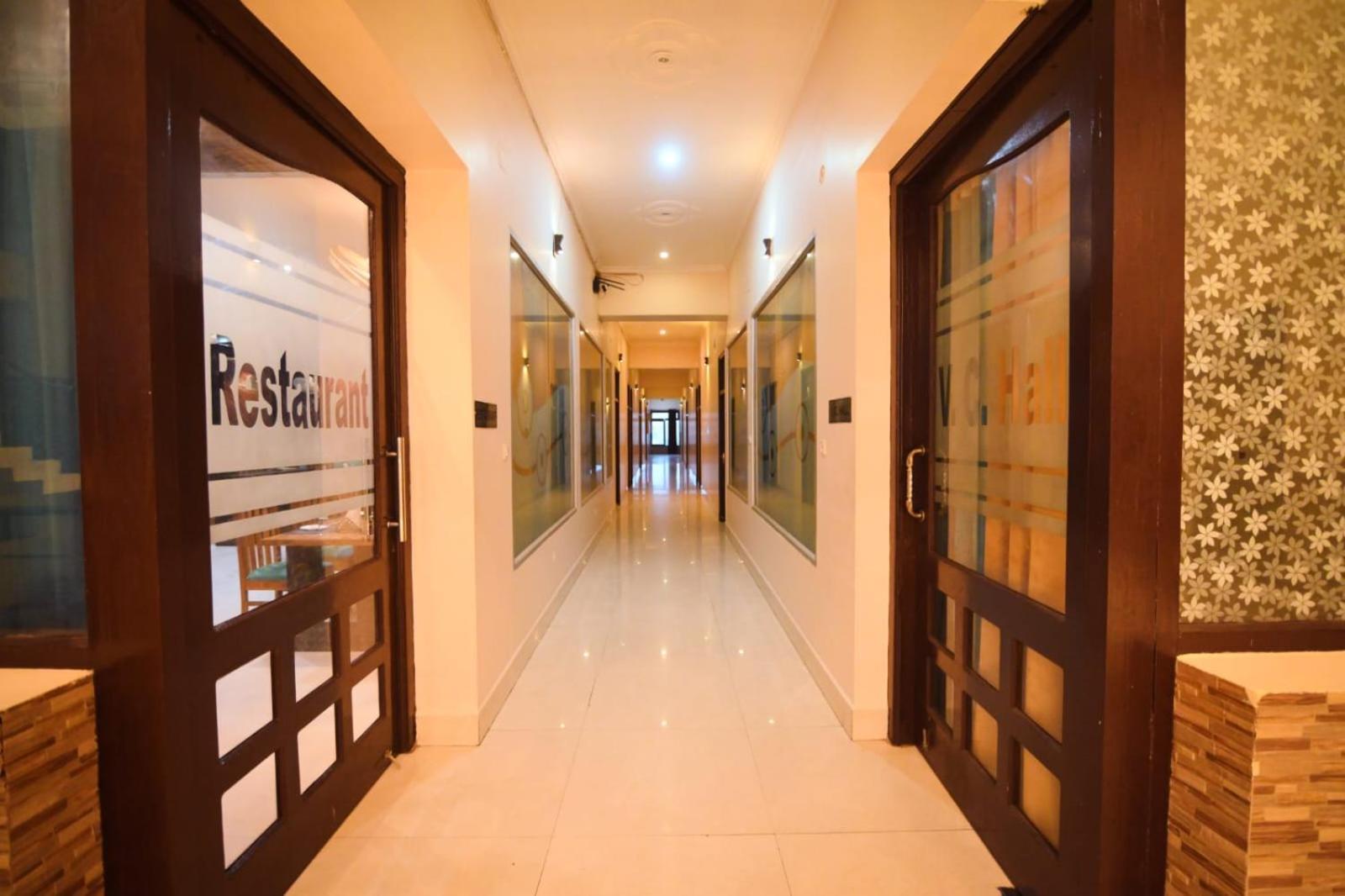 Taraji Resort Ayodhya Extérieur photo